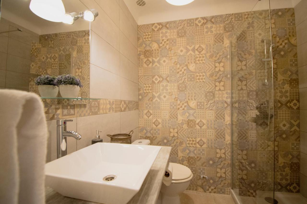 Hotel Carina Apt Dış mekan fotoğraf